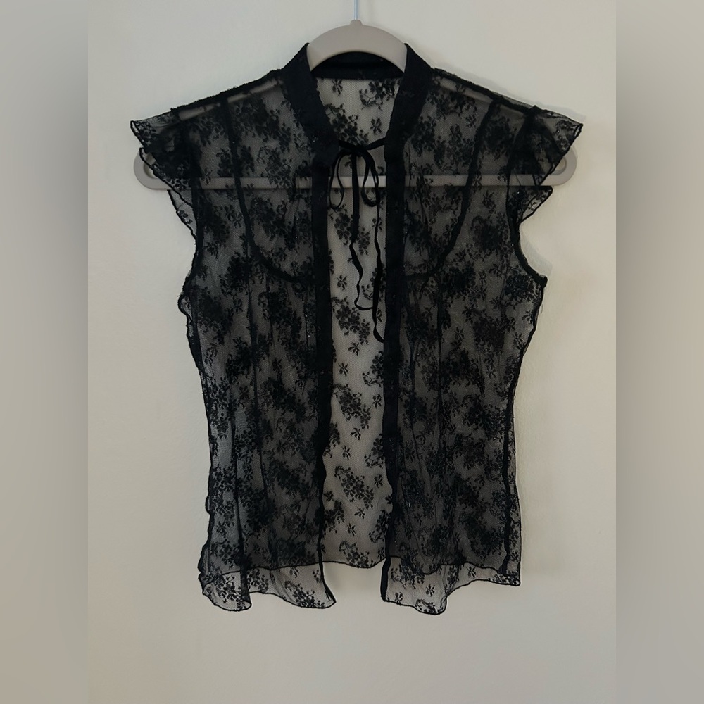 Chic Black Lace Cap Sleeve Blouse